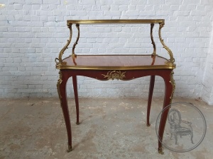 картинка Антикварная этажерка из красного дерева салоне старинных вещей "Шебби" являющийся официальным дистрибьютором в России и Беларуси