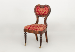 картинка Cтаринный стул салоне старинных вещей "Шебби" являющийся официальным дистрибьютором в России и Беларуси