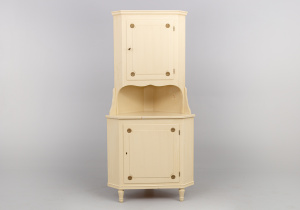 картинка Старинный угловой посудный шкаф салоне старинных вещей "Шебби" являющийся официальным дистрибьютором в России и Беларуси