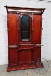 Антикварная вешалка из красного дерева с резьбой, зеркалом и выдвижным ящиком код. BE4096706