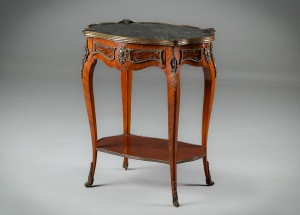 картинка Антикварный консольный ореховый столик с мрамором и бронзовыми накладками салоне старинных вещей "Шебби" являющийся официальным дистрибьютором в России и Беларуси