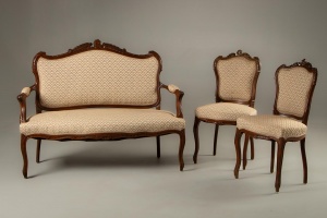 картинка Антикварный набор для гостиной из красного дерева салоне старинных вещей "Шебби" являющийся официальным дистрибьютором в России и Беларуси