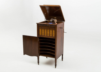 Кабинетный патефон код. NL9270