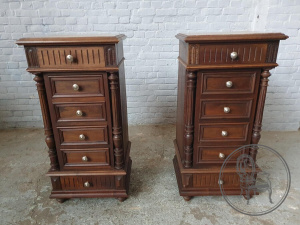 картинка Антикварные комоды в классическом стиле с мраморным верхом салоне старинных вещей "Шебби" являющийся официальным дистрибьютором в России и Беларуси