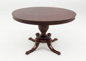 картинка Антикварный стол салоне старинных вещей "Шебби" являющийся официальным дистрибьютором в России и Беларуси