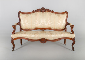 картинка Старинная скамья салоне старинных вещей "Шебби" являющийся официальным дистрибьютором в России и Беларуси