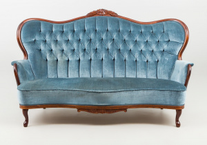 картинка Старинное канапе салоне старинных вещей "Шебби" являющийся официальным дистрибьютором в России и Беларуси