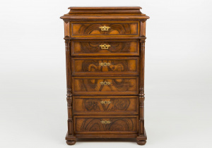 картинка Антикварный комод салоне старинных вещей "Шебби" являющийся официальным дистрибьютором в России и Беларуси