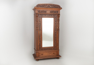 картинка Антикварный шкаф с зеркалом салоне старинных вещей "Шебби" являющийся официальным дистрибьютором в России и Беларуси