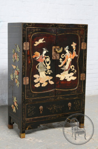 картинка Старинный комод в восточном стиле с ручной сюжетной росписью и инкрустацией салоне старинных вещей "Шебби" являющийся официальным дистрибьютором в России и Беларуси