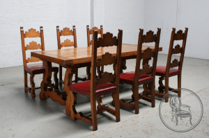 картинка Старинный столовый гарнитур салоне старинных вещей "Шебби" являющийся официальным дистрибьютором в России и Беларуси