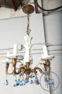 картинка Старинная люстра салоне старинных вещей "Шебби" являющийся официальным дистрибьютором в России и Беларуси