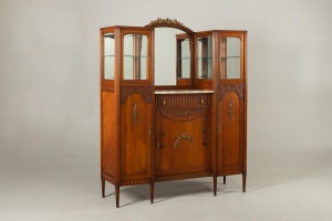 картинка Антикварный буфет с бронзовыми венками и резными цветами салоне старинных вещей "Шебби" являющийся официальным дистрибьютором в России и Беларуси