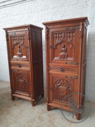 Антикварные дубовые шкафы (2 шт.) в готическом стиле с металлическими элементами код. BE4165574