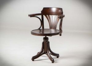 картинка Старинное немецкое кресло из бука салоне старинных вещей "Шебби" являющийся официальным дистрибьютором в России и Беларуси