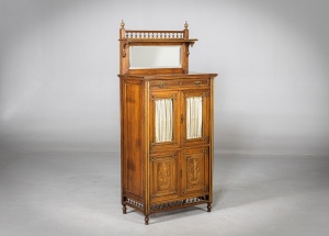 картинка Антикварный комод с зеркалом, декорированный цветочной резьбой салоне старинных вещей "Шебби" являющийся официальным дистрибьютором в России и Беларуси