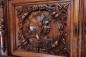 Антикварный ореховый шкаф с резьбой на рыцарскую тему код. BE107679 фото 8