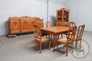 картинка Антикварный столовый гарнитур салоне старинных вещей "Шебби" являющийся официальным дистрибьютором в России и Беларуси