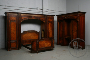 Старинный спальный гарнитур из красного дерева с инкрустацией код. BE5879