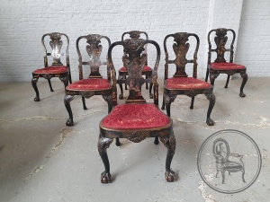 картинка Набор антикварных стульев с резными расписными спинками салоне старинных вещей "Шебби" являющийся официальным дистрибьютором в России и Беларуси