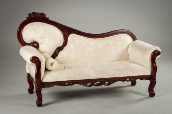 Старинная софа из красного дерева с резными завитками код. RM4101629