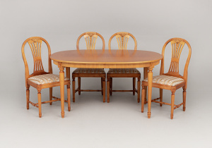 картинка Старинный столовый гарнитур салоне старинных вещей "Шебби" являющийся официальным дистрибьютором в России и Беларуси