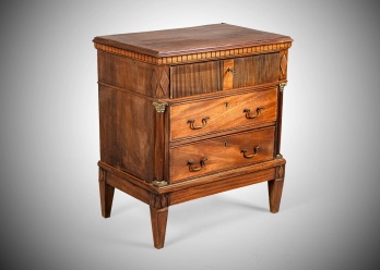 Антикварный комод в классическом стиле с бронзовыми накладками код. RM4166067