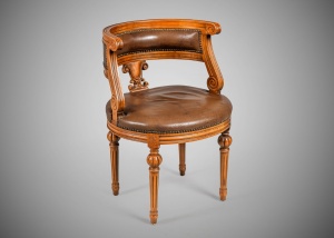 картинка Антикварное кресло (fauteuil de bureau) в стиле Людовика XVI салоне старинных вещей "Шебби" являющийся официальным дистрибьютором в России и Беларуси