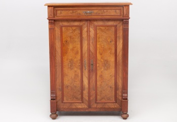 Старинный посудный шкаф в классическом стиле код. RM4100681