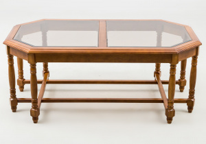 картинка Cтаринный столик салоне старинных вещей "Шебби" являющийся официальным дистрибьютором в России и Беларуси