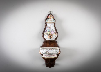 Антикварный настенный умывальник («лавобо»), выполненный из фаянса на деревянной основе код. RM4165844