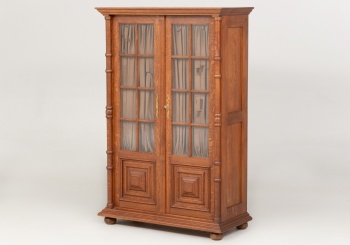 Антикварный дубовый посудный шкаф в классическом стиле код. RM4100317