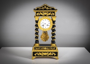 Антикварные французские каминные часы-портик периода Наполеона III код.&nbsp;RM4165835