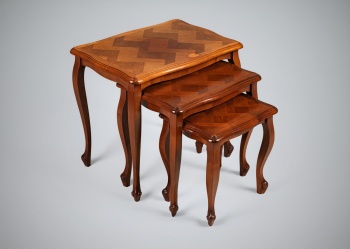 Старинный комплект столиков (3 шт) с маркетри на столешице код.&nbsp;RM4166507