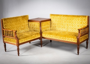 Старинный угловой диван со встроенным столиком в викторианском стиле код.&nbsp;RM4165878