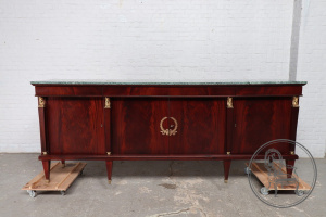 картинка Старинный комод салоне старинных вещей "Шебби" являющийся официальным дистрибьютором в России и Беларуси