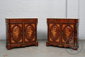 картинка Старинные комоды (пара) из палисандра с мраморной столешницей, инкрустированные в технике маркетри и декорированные бронзовыми барельефами салоне старинных вещей "Шебби" являющийся официальным дистрибьютором в России и Беларуси