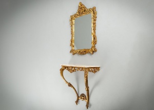 картинка Антикварная итальянская позолоченная консоль с мрамором салоне старинных вещей "Шебби" являющийся официальным дистрибьютором в России и Беларуси