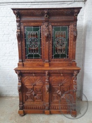 Антикварный дубовый резной буфет в мехельском стиле с витражами код. BE4161618