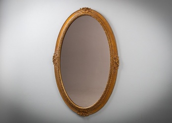 Старинное овальное зеркало в деревянной раме код. RM4161605