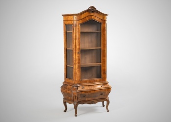 Антикварная витрина с выпуклой формой нижней части — бомбе. код.&nbsp;RM4166088