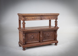 картинка Антикварный буфет с верхней полкой для посуды, декорированный изысканной резьбой салоне старинных вещей "Шебби" являющийся официальным дистрибьютором в России и Беларуси