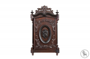 картинка Антикварный шкаф для сигар салоне старинных вещей "Шебби" являющийся официальным дистрибьютором в России и Беларуси