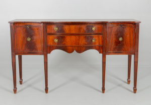 картинка Старинный комод салоне старинных вещей "Шебби" являющийся официальным дистрибьютором в России и Беларуси