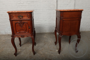 картинка Антикварные тумбочки (2 шт.) из дуба с мраморными столешницами салоне старинных вещей "Шебби" являющийся официальным дистрибьютором в России и Беларуси