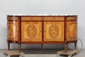 картинка Антикварный комод салоне старинных вещей "Шебби" являющийся официальным дистрибьютором в России и Беларуси