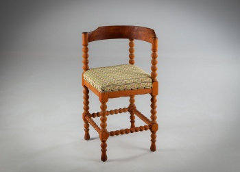 Антикварное угловое дубовое кресло код. RM4150604