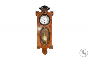 картинка Антикварные настенные часы салоне старинных вещей "Шебби" являющийся официальным дистрибьютором в России и Беларуси