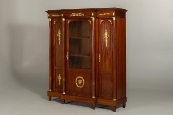 Антикварный книжный шкаф с бронзовыми накладками в античном стиле код. RM4101716