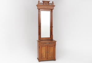 картинка Антикварный комод из красного дерева с большим зеркалом салоне старинных вещей "Шебби" являющийся официальным дистрибьютором в России и Беларуси